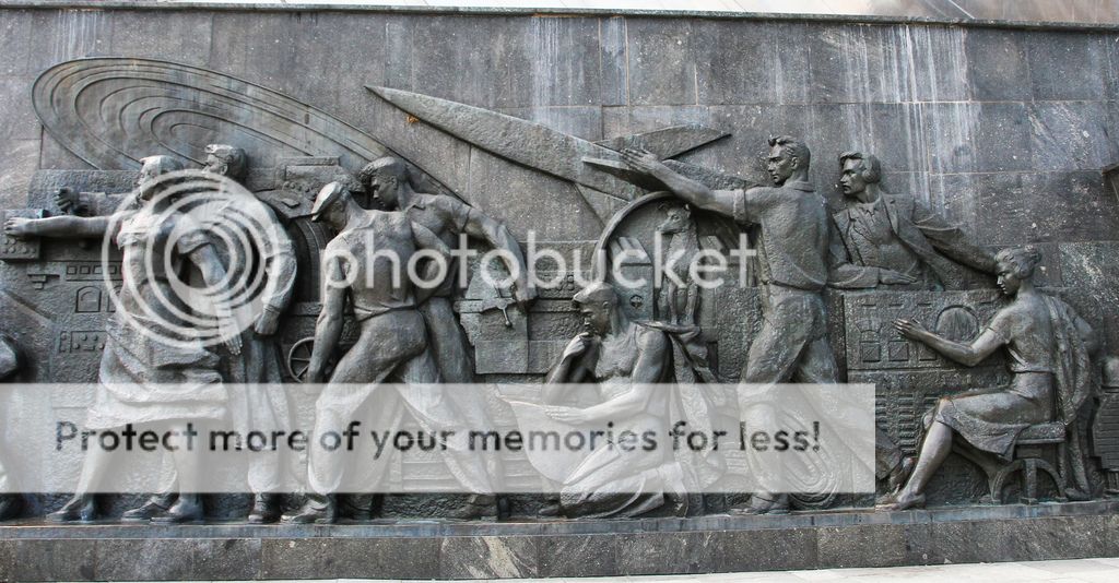 Monument%20to%20the%20Conquerors%20of%20