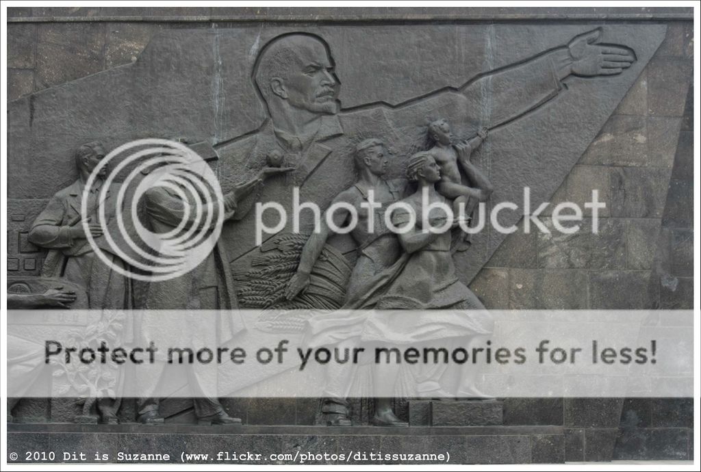 Monument%20to%20the%20Conquerors%20of%20